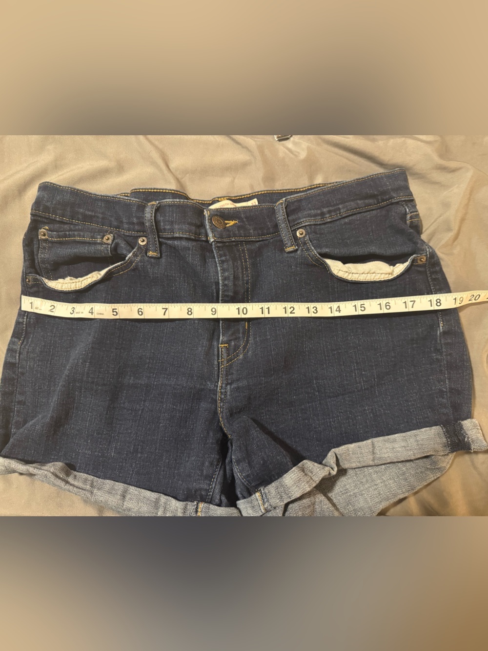 Levi’s Mid Length Denim Shorts Women’s Size 33 Dark Wash Cuffed Stretch - Picture 7 of 10